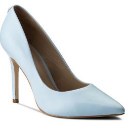 Szpilki GUESS - Blix6 FLBL61 LEA08 LBLUE. Szpilki damskie marki Guess. W wyprzedaży za 319.00 zł.