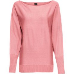 Sweter z szerokim dekoltem w łódkę bonprix dymny koralowy. Swetry damskie bonprix. Za 69.99 zł.