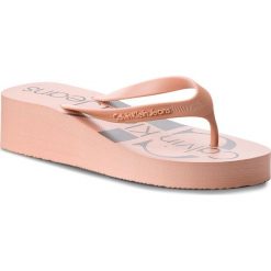 Japonki CALVIN KLEIN JEANS - Tesse Jelly RE9734 Dusk. Czerwone klapki damskie Calvin Klein Jeans, z jeansu. Za 179.00 zł.