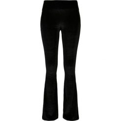 Damskie legginsy z wysoką talią Urban Classics velvet boot (GT). Czarne legginsy damskie Urban Classics, bez wzorów, z weluru. Za 135.00 zł.