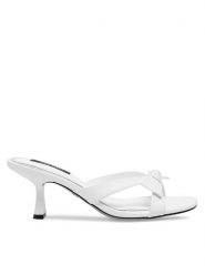 Nine West Klapki WFA2668-1 Biały. Białe klapki damskie Nine West, bez wzorów, z syntetyku, bez obcasa. Za 137.99 zł.