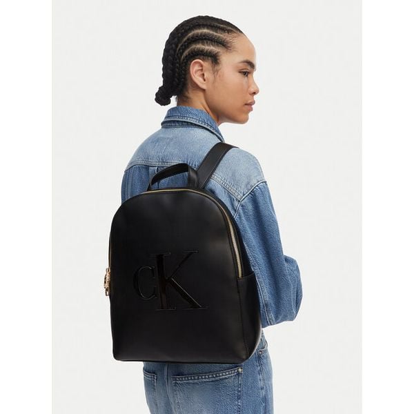 Plecak Calvin Klein. Czarne plecaki damskie Calvin Klein, bez wzorów. Za 529.99 zł.