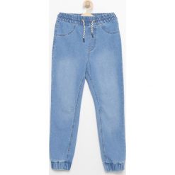 Spodnie jogger z jeansu - Niebieski. Jeansy dla chłopców Reserved. Za 39.99 zł.