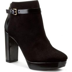 Botki TOMMY HILFIGER - Serena 1C FW56820101 Black 990. Botki damskie marki Tommy Hilfiger. W wyprzedaży za 499.00 zł.