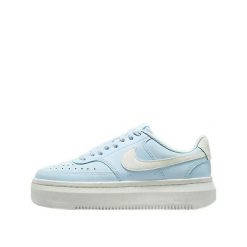 Buty Nike Court Vision Alta Niebieskie. Białe obuwie sportowe damskie Nike, bez wzorów, z materiału, do koszykówki, nike court. Za 445.95 zł.