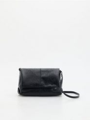 Torebka z imitacji skóry - czarny. Czarne torebki do ręki damskie Reserved, bez wzorów, ze skóry, bez dodatków. Za 139.99 zł.