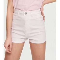 Szorty - Różowy. Szorty damskie marki Sinsay. Za 69.99 zł.