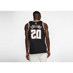 Koszulka męska nike nba atlanta hawks john collins city edition swingman jersey. Czarne koszulki sportowe męskie Nike, m, bez wzorów, z jersey, bez kołnierzyka, bez ramiączek, do biegania. Za 399.00 zł.
