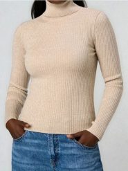 Prążkowany sweter - złoty. Żółte swetry damskie Sinsay, l, bez wzorów, prążkowane, bez kołnierzyka, bez ramiączek, bez kaptura. Za 49.99 zł.