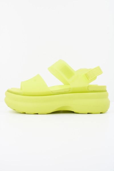 Sandały CROCS 212651C Żółty. Zielone sandały damskie Crocs, bez wzorów, z gumy, bez obcasa, bez zapięcia. Za 199.90 zł.