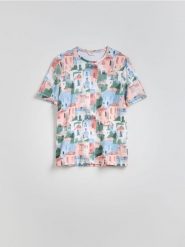 T-shirt regular z nadrukiem allover - złamana biel. T-shirty męskie Reserved, l, bez wzorów, z bawełny, bez kołnierzyka. Za 59.99 zł.