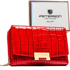 Portfel damski wykonany ze skóry ekologicznej w czerwonym kolorze z tłoczonym wzorem krokodylej skóry - Peterson. Czerwone portfele damskie Peterson, bez wzorów, ze skóry ekologicznej. Za 99.99 zł.