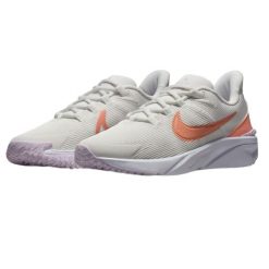 Nike Buty sportowe. Obuwie sportowe damskie Nike, bez wzorów. Za 208.99 zł.