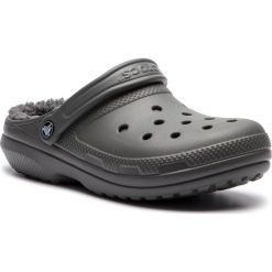 Kapcie CROCS - Classic Lined Clog 203591 Slate Grey/Smoke. Szare klapki męskie Crocs, z syntetyku. W wyprzedaży za 159.00 zł.