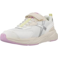 Buty MUNICH MINI TRACK 122 Biały. Białe obuwie sportowe damskie munich, bez wzorów, z syntetyku, na fitness i siłownię. Za 232.99 zł.
