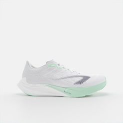 Buty do biegania damskie Kiprun KD900 Light. Białe obuwie sportowe damskie KIPRUN, bez wzorów, z kauczuku, do biegania. Za 449.99 zł.
