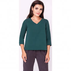 Bluzka w kolorze ciemnozielonym. Zielone bluzki damskie Moda w jesiennych kolorach, z dekoltem na plecach. W wyprzedaży za 59.95 zł.