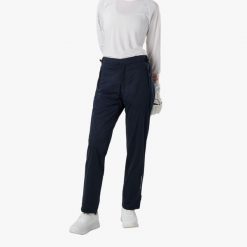 Spodnie golfowe damskie Swedemount On Course Pants II wodoodporne. Niebieskie obuwie sportowe damskie SWEDEMOUNT, bez wzorów, na golfa. Za 329.99 zł.