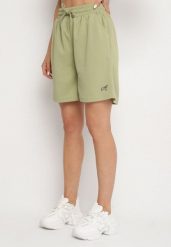 Zielone Szorty Bermudy w Sportowym Stylu z Kieszeniami Tezira. Zielone szorty sportowe damskie Born2be, na lato, l, bez wzorów, eleganckie, z podwyższonym stanem, trekkingowe. Za 34.99 zł.