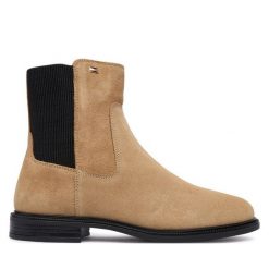 Sztyblety Tommy Hilfiger. Brązowe botki damskie Tommy Hilfiger, bez obcasa, na płaskiej podeszwie, bez zapięcia. Za 649.99 zł.