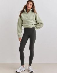 Damskie legginsy ocieplane z kieszeniami ciemnobluszczowe. Zielone legginsy damskie Aim'n, l, bez wzorów, z elastanu, z podwyższonym stanem, długie, na fitness i siłownię. Za 390.00 zł.