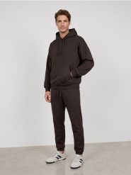 Bluza z kapturem comfort fit z domieszką bawełny - brązowy. Brązowe bluzy męskie Sinsay, l, bez wzorów, z bawełny, z kapturem. Za 39.99 zł.