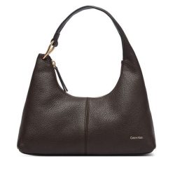 Torebka Calvin Klein. Brązowe torebki do ręki damskie Calvin Klein, bez wzorów, klasyczne, bez dodatków. Za 899.99 zł.