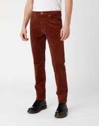 MĘSKIE SPODNIE MATERIAŁOWE WRANGLER GREENSBORO GINGER W15QA2A15 112141183. Spodnie materiałowe męskie Wrangler, l, bez wzorów, z materiału. Za 209.99 zł.