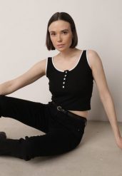 Czarny Bawełniany Top w Prążki z Guzikami przy Dekolcie Bervise. Czarne bluzki damskie Born2be, m, bez wzorów, z bawełny, bez kołnierzyka, bez ramiączek. Za 39.99 zł.