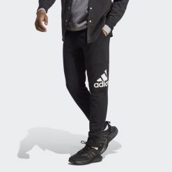 Spodnie dresowe adidas Essentials French Terry Tapered Cuff. Czarne buty sportowe męskie Adidas, xs, bez wzorów, z dresówki, na fitness i siłownię. Za 210.90 zł.