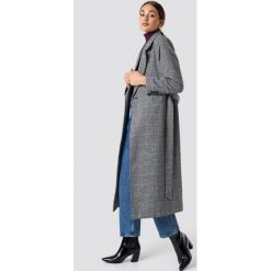 NA-KD Dwurzędowy płaszcz w szkocką kratę - Grey. Płaszcze damskie marki NA-KD. Za 323.95 zł.