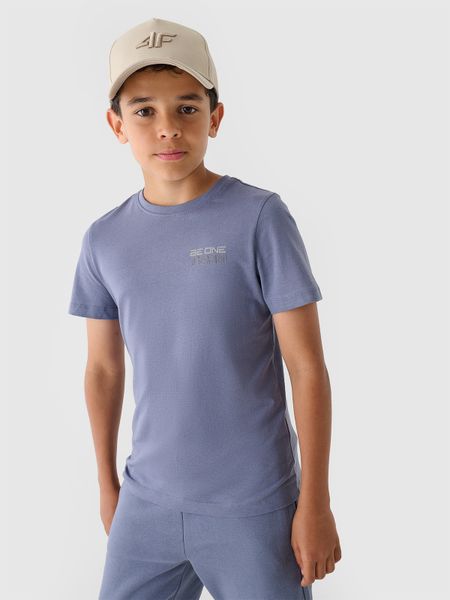 4F T-shirt z nadrukiem chłopięcy - niebieski 122 (6-7 lat). Niebieskie t-shirty dla chłopców 4f, bez wzorów, z bawełny, bez ramiączek. Za 19.99 zł.