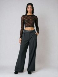 Spodnie wide leg z paskiem - szary. Szare spodnie materiałowe damskie Sinsay, l, bez wzorów. Za 59.99 zł.