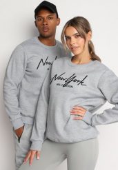 Szara Bluza z Dodatkiem Bawełny z Haftowanym Napisem Wykończona Polarem Feladela. Szare bluzy męskie Born2be, m, bez wzorów, z bawełny, bez kaptura. Za 29.99 zł.
