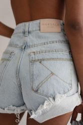 Szorty jeansowe z wysokim stanem w kolorze niebieskim - VANITY BLUE DENIM-S. Niebieskie szorty sportowe damskie Marsala, na lato, s, bez wzorów, z denimu, casualowe, z podwyższonym stanem. Za 349.90 zł.