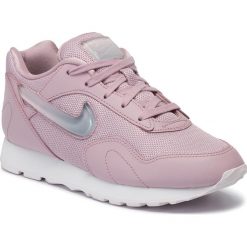 Buty NIKE - Outburst Prm AQ0086 500 Plum Chalk/Celery/Summit White. Czerwone obuwie sportowe damskie Nike, bez wzorów, z materiału, bez obcasa, na płaskiej podeszwie, bez zapięcia. W wyprzedaży za 329.00 zł.