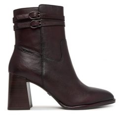 Botki Tamaris. Czerwone botki damskie Tamaris, bez obcasa, na słupku, bez zapięcia. Za 539.99 zł.