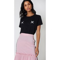 NA-KD Koszulka Double X - Black. Czarne t-shirty damskie NA-KD, z okrągłym kołnierzem. Za 72.95 zł.