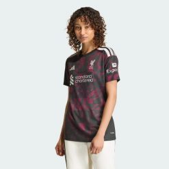 Koszulka z trzeciego zestawu Liverpool FC 26/27. Czarne koszulki sportowe damskie Adidas, xs, bez wzorów, z dzianiny, bez kołnierzyka, bez ramiączek, do piłki nożnej, climacool (adidas). Za 439.00 zł.