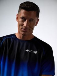 4F Koszulka treningowa szybkoschnąca męska 4F x Robert Lewandowski - granatowa XXL. Niebieskie koszulki sportowe męskie 4f, m, bez wzorów, z materiału, bez kołnierzyka, bez ramiączek, na fitness i siłownię. Za 149.99 zł.