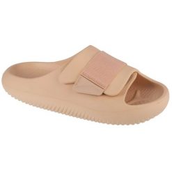 Klapki Crocs Mellow Luxe Recovery Slide 209413-2DS beżowy. Brązowe klapki damskie bez wzorów, casualowe, bez obcasa. Za 357.75 zł.