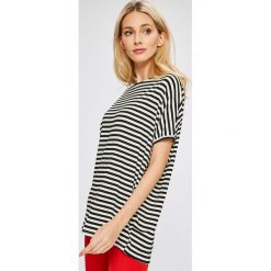Answear - Top Stripes Vibes. Szare topy damskie ANSWEAR, z dzianiny, z okrągłym kołnierzem, z krótkim rękawem. W wyprzedaży za 39.90 zł.