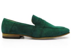 Zielone zamszowe loafersy - wsuwane buty męskie Penny Loafers T116. Zielone mokasyny męskie Modini Moda Męska, z gumy, casualowe. W wyprzedaży za 297.00 zł.