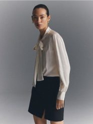 Spódnica mini z wełną - czarny. Czarne spódnice damskie Reserved, l, bez wzorów, z tkaniny, mini, trapezowe. Za 199.99 zł.