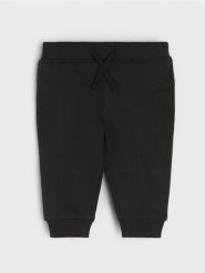 Spodnie jogger basic - czarny. Czarne spodenki niemowlęce Sinsay, bez wzorów, z jeansu. W wyprzedaży za 9.99 zł.