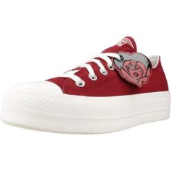 Kapcie CONVERSE CHUCK TAYLOR ALL STAR LIFT PLATFORM VALENTINE´S DAY Czerwony. Czerwone kapcie damskie Converse, bez wzorów, retro, bez zapięcia. Za 590.00 zł.