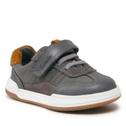 Sneakersy Clarks. Szare półbuty chłopięce Clarks, bez wzorów, bez zapięcia. Za 269.99 zł.