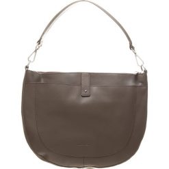 Skórzana torebka w kolorze ciemnoszarym - 36 x 28 x 6 cm. Szare torby na ramię damskie marki Marc O'Polo Accessoires. W wyprzedaży za 432.95 zł.