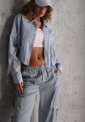 Niebieska Oversizowa Koszula z Bawełny w Pionowe Paseczki z Gumką Kadink. Niebieskie bluzki damskie Renee, l, bez wzorów, z bawełny, eleganckie, bez kołnierzyka, bez ramiączek. Za 129.99 zł.