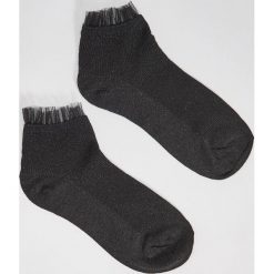 Skarpetki z tiulem - Czarny. Kapcie damskie Sinsay. Za 7.99 zł.